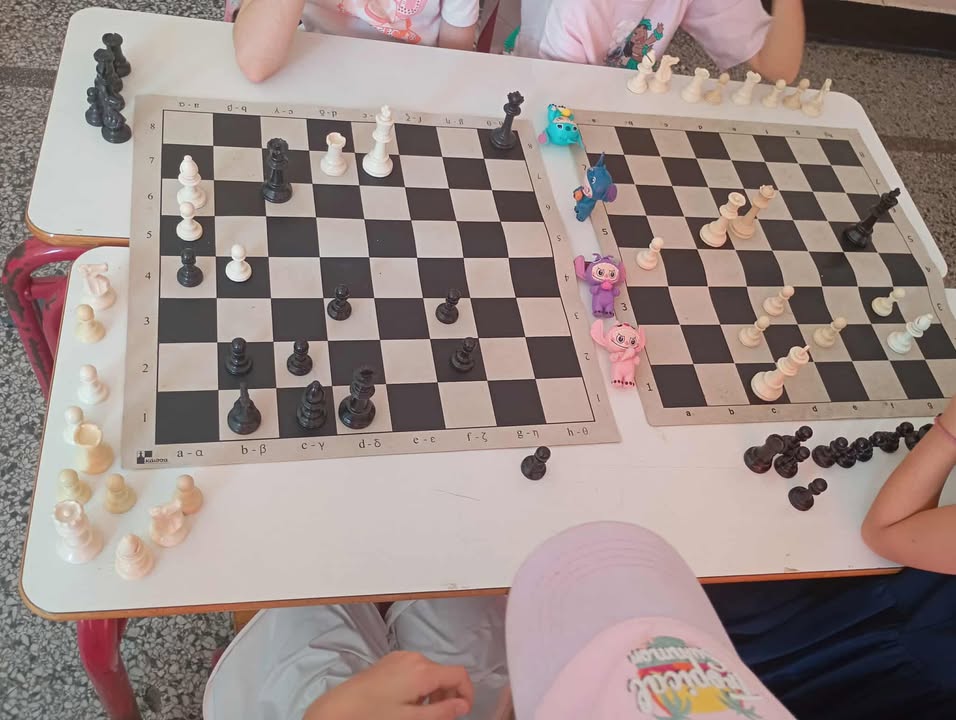 Μαθήματα σκάκι στις δομές της «Κατασκήνωσης στην Πόλη» του Δήμου Λαρισαίων
